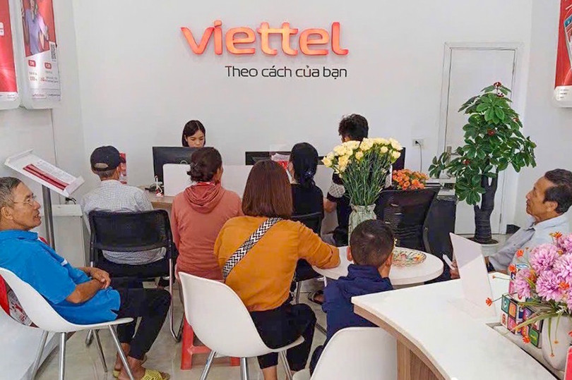 8月26日、ハティン省のViettelモバイルネットワークシステム全体が通常の運用に戻り、人々の円滑な通信が確保された。 z6956489226918-3cfa93882d096ba4c99c59fa0f95eff8.jpg