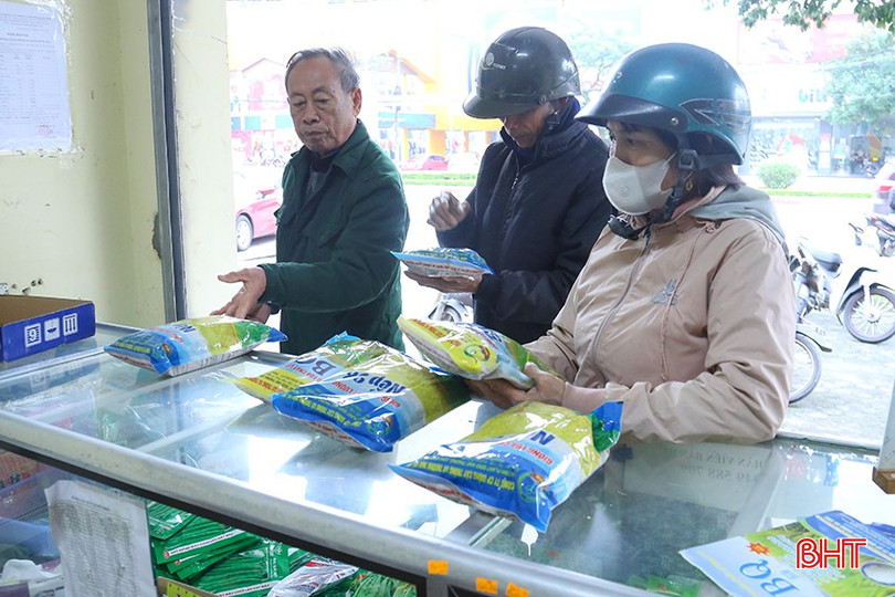 Nông dân Hà Tĩnh đã bắt đầu tham khảo, chọn mua giống lúa chất lượng, đảm bảo vụ mùa thắng lợi. bqbht_br_img-7647.jpg