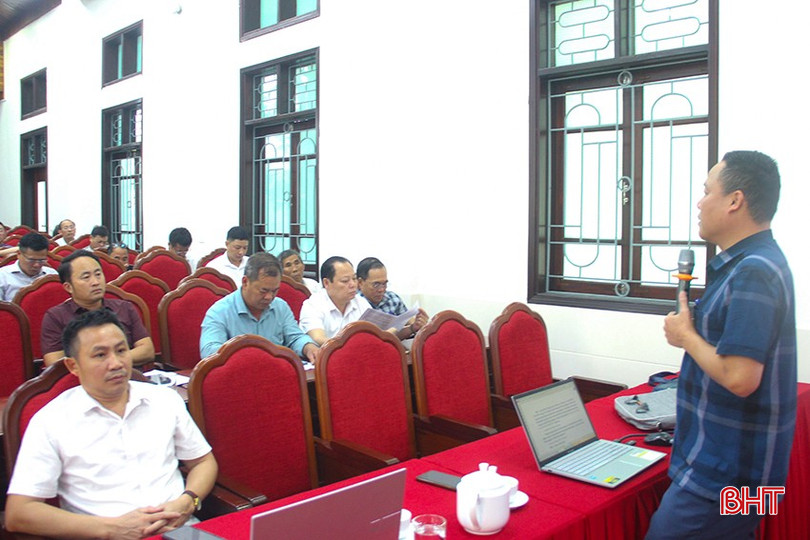 Chuyên viên Chi cục Phát triển nông thôn và Quản lý chất lượng Hà Tĩnh quán triệt tại hội nghị. bqbht_br_6-2.jpg