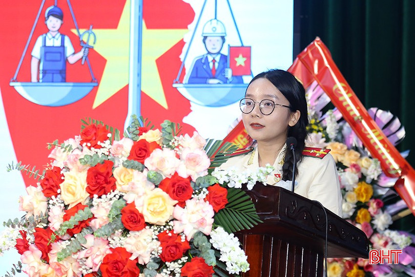 Đoàn viên Cao Thị Việt Anh - Văn phòng Cơ quan cảnh sát điều tra Công an tỉnh Hà Tĩnh trình bày tham luận tại đại hội. bqbht_br_img-0444.jpg