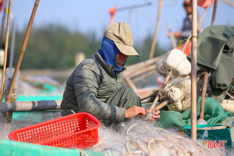Ngư dân ven biển xã Thịnh Lộc (Thạch Hà) chủ yếu khai thác gần bờ trong mùa này. bqbht_br_z6165465323348-07234a7d63467b33feb0e25b2c9c600e.jpg