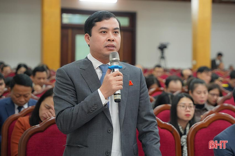 Các đại biểu tham gia chất vấn tại kỳ họp. bqbht_br_dsc09914.jpg