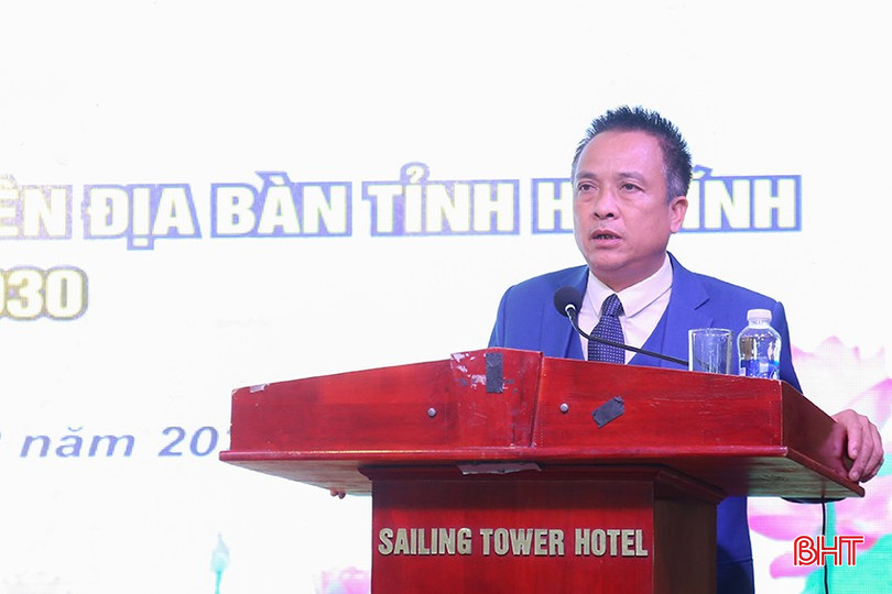 Đại diện Công ty Cổ phần Tập Đoàn Quế Lâm (Tập Đoàn Quế Lâm) thông tin một số kết quả về phát triển nông nghiệp theo hướng hữu cơ do doanh nghiệp triển khai ở Hà Tĩnh. bqbht_br_img-7859.jpg