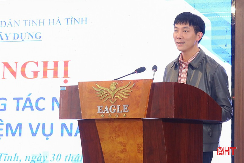 Trưởng phòng Quản lý đô thị thành phố Hà Tĩnh Tô Thái Hòa chia sẻ bài học kinh nghiệm trong thực hiện đề án công nhận đô thị; công tác quản lý quy hoạch, trật tự xây dựng trong đầu tư hạ tầng đô thị. Những giải pháp trong triển khai quy hoạch xây dựng chung trong mở rộng thành phố trong thời gian tới. bqbht_br_img-9568.jpg