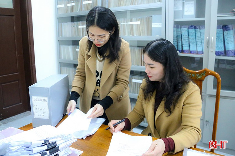 Các công tác về hồ sơ, thủ tục được phường Nguyễn Du rà soát để đảm bảo trong quá trình sáp nhập. bqbht_br_img-9423.jpg