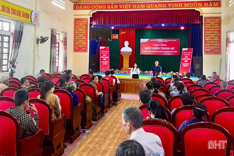 Viettel Hà Tĩnh triển khai chương trình tặng điện thoại 4G miễn phí cho 11.000 khách hàng. Viettel Hà Tĩnh triển khai chương trình tặng điện thoại 4G miễn phí cho 11.000 khách hàng.