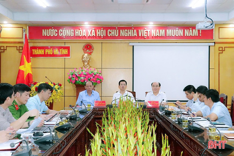 Chủ tịch UBND thành phố Nguyễn Trọng Hiếu, Phó Chủ tịch HĐND thành phố Nguyễn Văn Quý, Phó Chủ tịch UBND thành phố Lê Quang Đức chủ trì phiên tiếp công dân định kỳ tháng 11/2024. bqbht_br_z6051004453698-0b0088ed4d22a191954a1e12ed1e2bfc.jpg