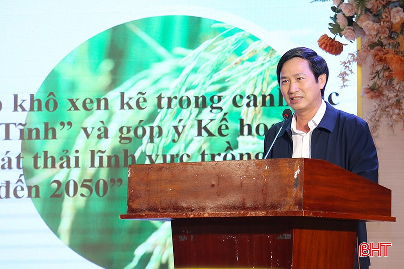 Șeful Departamentului Economic al comunei Thien Cam, Hoang Kim Tuy, a informat despre unele rezultate ale implementării modelului de irigare alternată prin inundații și irigații uscate în localitate. bqbht_br_img-0851.jpg