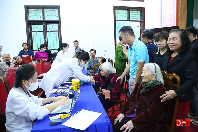 Mẹ liệt sỹ Nguyễn Thị Tiến (103 tuổi, trú tại phường Thạch Trung, TP Hà Tĩnh) đến làm thủ tục để lấy mẫu ADN. bqbht_br_img-9524.jpg