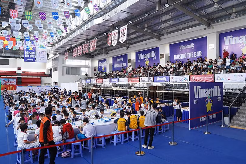 Hình Robotacon-1c.JPG