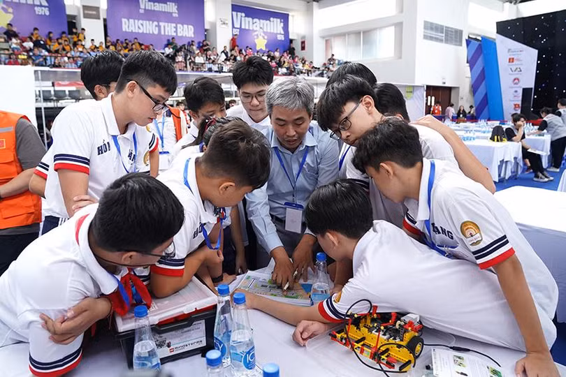 Hình Robotacon-3c.JPG