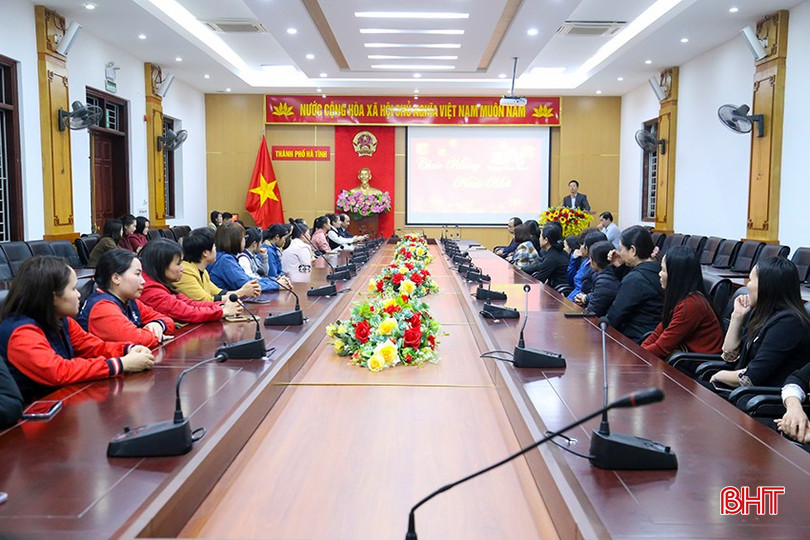 TP Hà Tĩnh tổ chức gặp mặt, trao tặng 73 suất quà cho các giáo viên có hoàn cảnh khó khăn dịp Tết. bqbht_br_img-8486.jpg