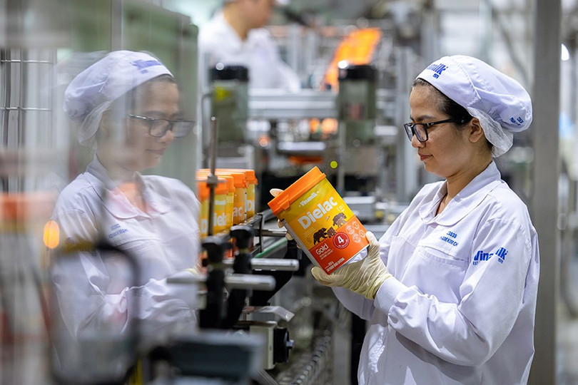 Vinamilk tiên phong đẩy mạnh đầu tư công nghệ sản xuất, tung mới nhiều sản phẩm. vnm-kqkd-q1-01a.jpg