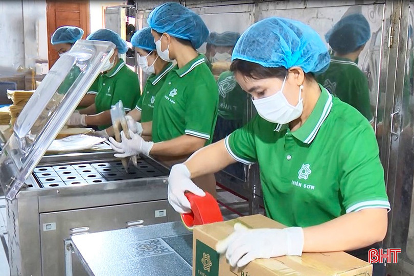 Cơ sở của anh Nguyễn Duy Sơn đã xây dựng được thương hiệu bánh đa nem Thiên Sơn, sản xuất ổn định với gần 200.000 bánh/ngày. bqbht_br_banh-rhiene-son.jpg