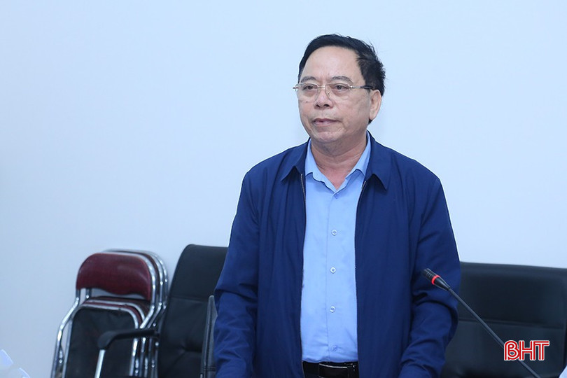 Ông Trương Quang Sơn - Chủ tịch UBND xã Thạch Linh trình bày những khó khăn, vướng mắc liên quan đến các lĩnh vực công tác cán bộ sau sát nhập các đơn vị hành chính. bqbht_br_img-7334.jpg