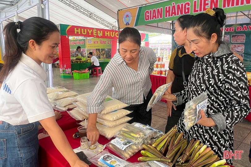 Sản phẩm củ niễng được mang đi giới thiệu tại các lễ hội, hội chợ... trong tỉnh. bqbht_br_z6092267189145-54e02e278f41b0d0fe8e209bc892dc2e.jpg