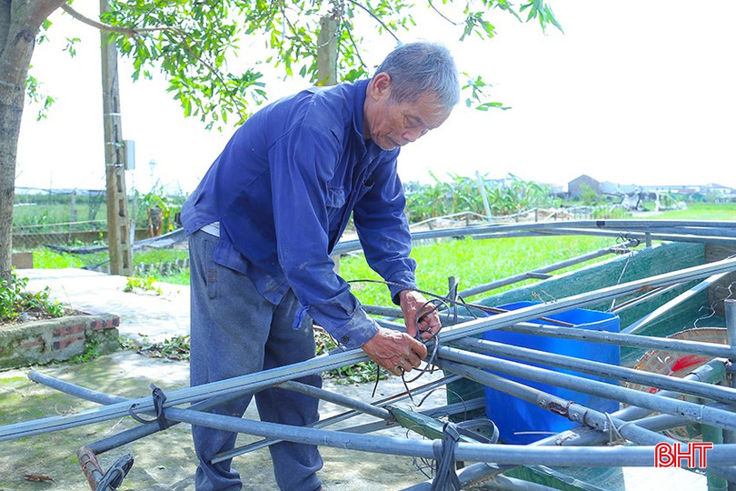 Các hộ sản xuất bằng hệ thống nhà màng đã bắt đầu tháo dỡ để làm lại khung sắt, chuẩn bị sản xuất lại vụ đông. bqbht_br_img-9728.jpg