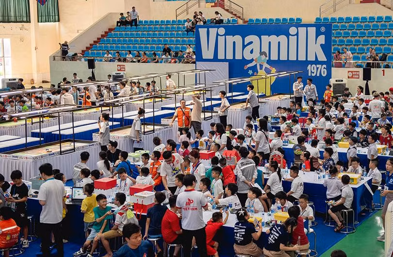 Hình Robotacon 1b.jpg