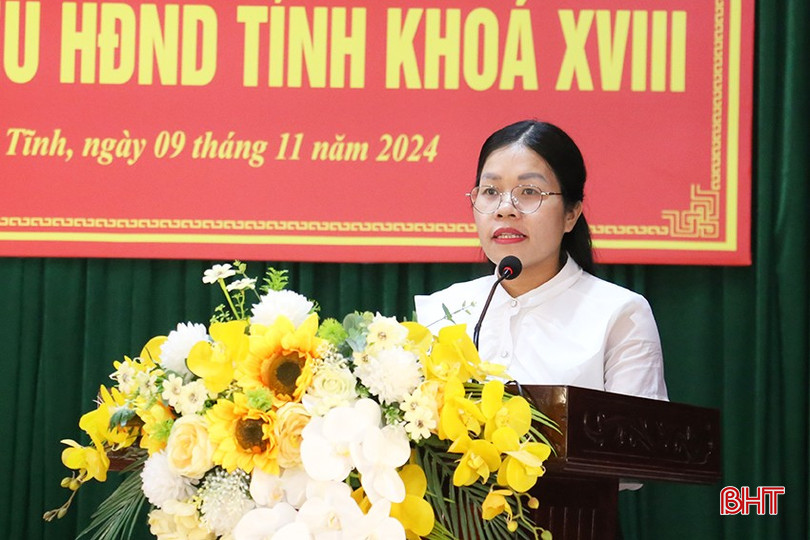 Cử tri Đoàn Thị Diễm Hương (xã Thạch Bình) kiến nghị đẩy nhanh tiến độ một số công trình trọng điểm trên địa bàn, chú trọng nâng cao chất lượng nguồn nhân lực. bqbht_br_anh.jpg