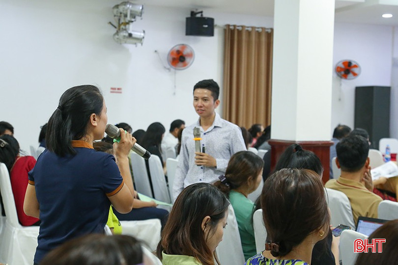Các học viên cũng tập trung trao đổi những khó khăn, vướng mắc; chia sẻ kinh nghiệm trong quá trình xây dựng kênh và live stream trên các nền tảng thương mại điện tử. IMG_1563.jpg