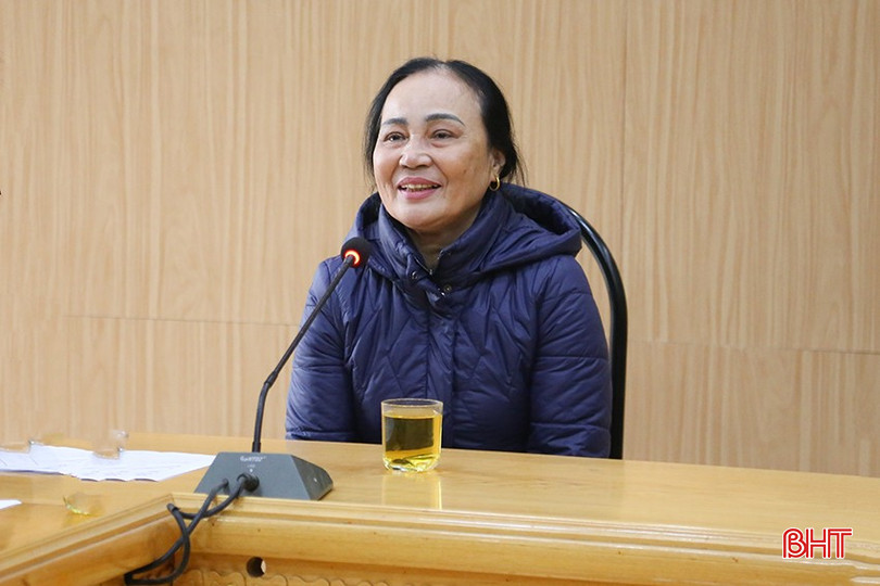 Bà Hồ Thị Hoa (đường Nguyễn Trung Thiên, phường Thạch Quý) trình bày kiến nghị tại phiên tiếp công dân. bqbht_br_img-9609.jpg