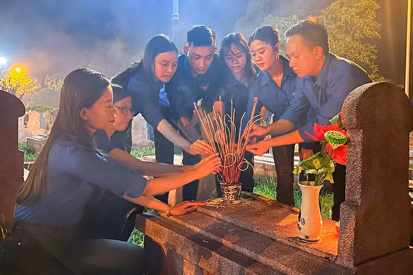 Cán bộ, Nhân dân, tuổi trẻ TP Hà Tĩnh nguyện hứa sẽ kế thừa sự nghiệp cách mạng của dân tộc, tuyệt đối trung thành và kiên định mục tiêu độc lập dân tộc và chủ nghĩa xã hội mà Đảng, Bác Hồ và Nhân dân ta đã lựa chọn.