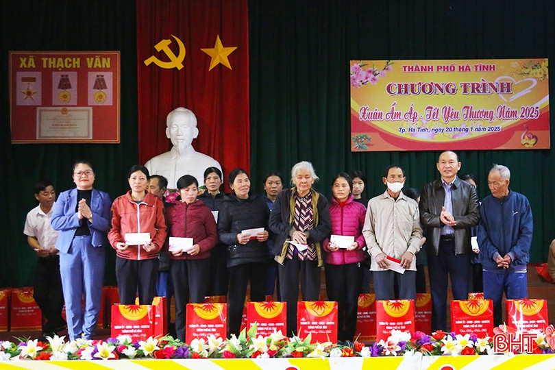 180 suất quà trị giá 144 triệu đồng cho các gia đình chính sách, hộ nghèo, hộ cận nghèo, gia đình có hoàn cảnh khó khăn, đối tượng bảo trợ xã hội ở 9 xã. bqbht_br_img-9916.jpg