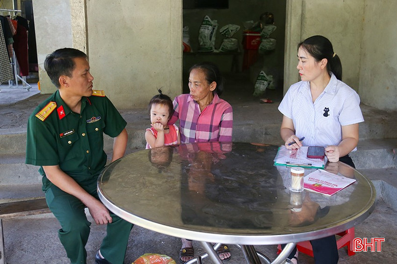 ... thân nhân gia đình anh Hồ Hữu Quyết (xã Kim Hoa)... bqbht_br_img-9786.jpg