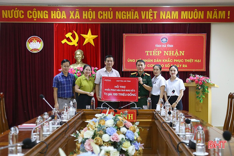 Viettel Hà Tĩnh ủng hộ 100 triệu đồng thông qua Ủy ban MTTQ Việt Nam tỉnh Hà Tĩnh. bqbht_br_img-9749.jpg