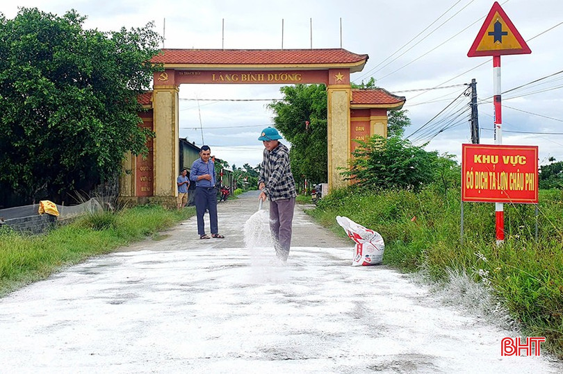 Dù đã triển khai nhiều biện pháp nhưng công tác phòng, chống dịch tại xã Đồng Tiến vẫn gặp rất nhiều khó khăn. bqbht_br_z6847946098249-3d4f0c24d1dfca425288a17ae053e95d.jpg