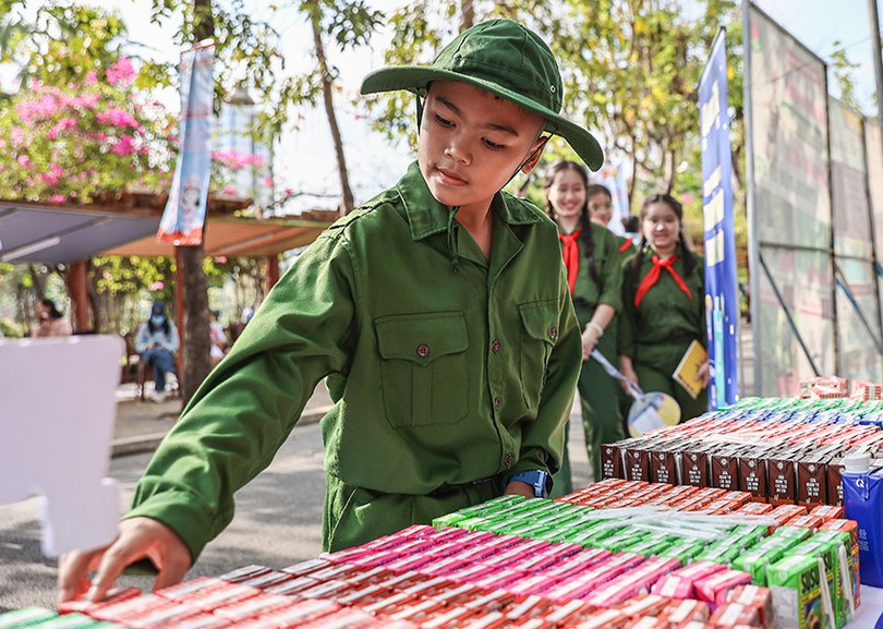 Các em được hóa thân thành nhiều lực lượng bộ đội tham gia chiến dịch Hồ Chí Minh lịch sử. vnm-doi-tntp-09a.jpg
