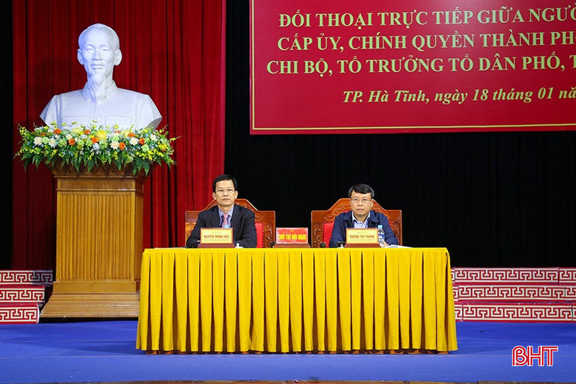Bí thư Thành ủy Dương Tất Thắng, Chủ tịch UBND thành phố Hà Tĩnh Nguyễn Trọng Hiếu chủ trì hội nghị. bqbht_br_img-9588.jpg