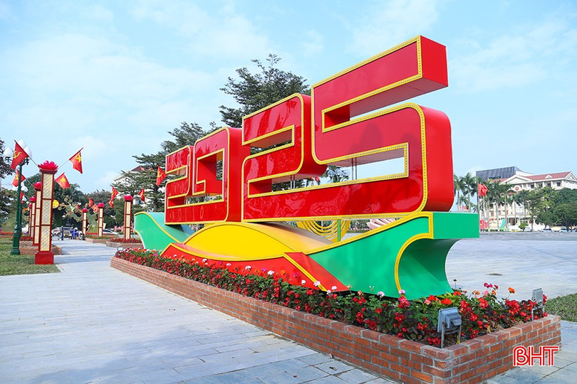 Nhiều điểm nhấn cảnh quan được bố trí đẹp mắt để phục vụ người dân vui tết đón xuân. bqbht_br_img-0302.jpg
