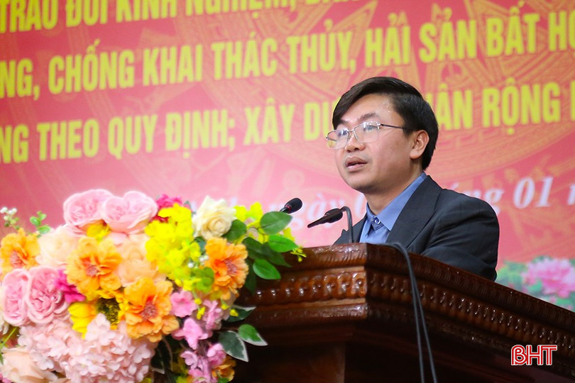 Phó Chủ tịch UBND huyện Cẩm Xuyên Lê Ngọc Hà trình bày tham luận tại hội nghị. bqbht_br_img-0168.jpg