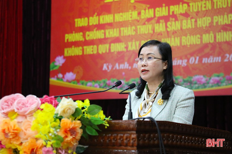 Trưởng ban Dân vận Tỉnh ủy Trương Thanh Huyền phát biểu đặt vấn đề tại hội nghị. bqbht_br_img-0085.jpg