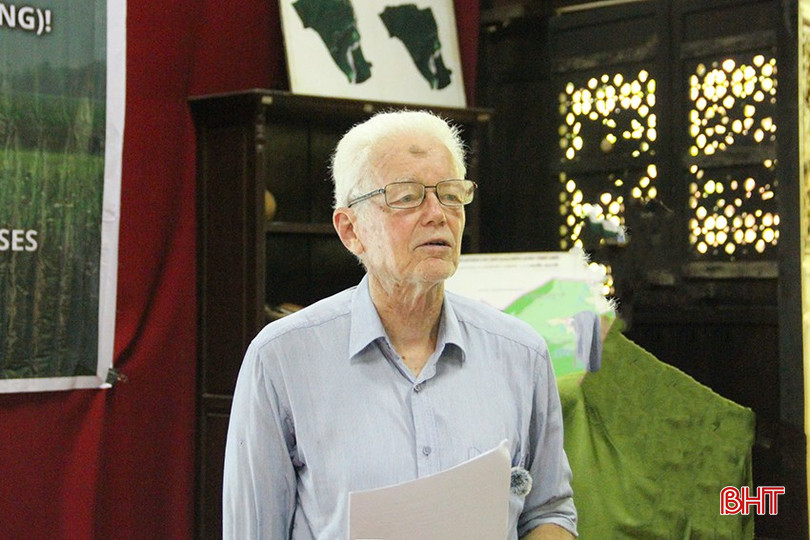 Tiến sỹ Keith Barber - nhà nhân chủng học xã hội, Đại học Waikato, Hamilton, New Zealand trình bày bài thuyết trình về lịch sử nông nghiệp thế giới, từ nông nghiệp hóa học – nông nghiệp công nghiệp, nông nghiệp hữu cơ đến nông nghiệp sinh thái. bqbht_br_z6490608805921-92f21ac800a77bd759189861396913db.jpg