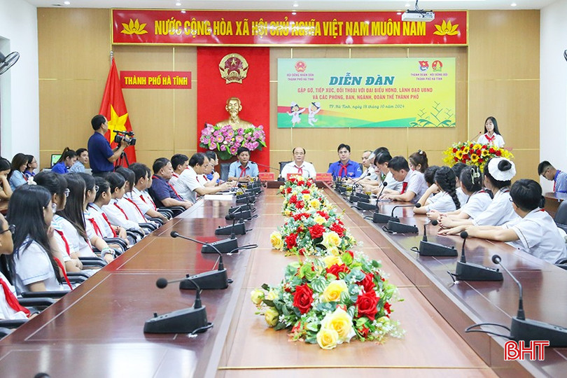 Toàn cảnh diễn đàn. img-6003-5629.jpg