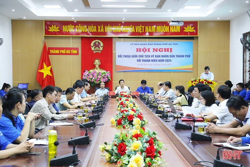 Lãnh đạo UBND thành phố và Thành đoàn Hà Tĩnh chủ trì hội nghị đối thoại. img-5774-422.jpg