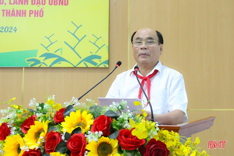 Phó Chủ tịch HĐND TP Hà Tĩnh Nguyễn Văn Quý phát biểu tại diễn đàn. img-6104-9848.jpg