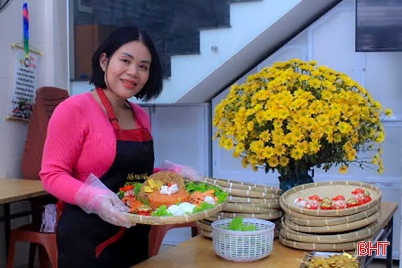 Bếp nhà Hồng Thanh (đường Cao Thắng, TP Hà Tĩnh) lên đơn mâm cúng Thần Tài và Rằm tháng Giêng. bqbht_br_z6288719153067-98d8241a6536c135585c1baef7b30a43.jpg