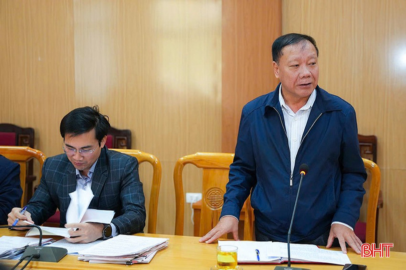 Các phòng, ban liên quan trao đổi các giải pháp xử lý kiến nghị của công dân. bqbht_br_z6424441670181-66b89126990bba117188d6ffebca72b3.jpg