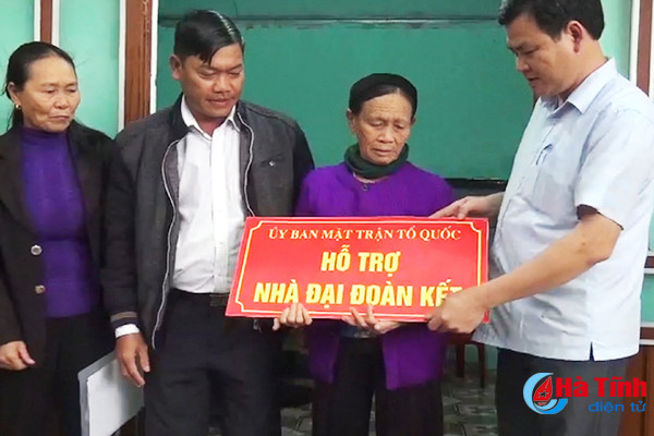 ban giao nha dai doan ket trao qua cho nguoi ngheo ky anh
