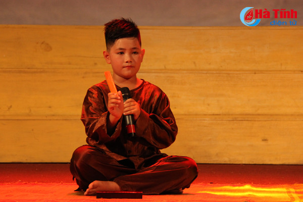 photo dac sac lien hoan tieng hat dan ca hoc duong nghi xuan