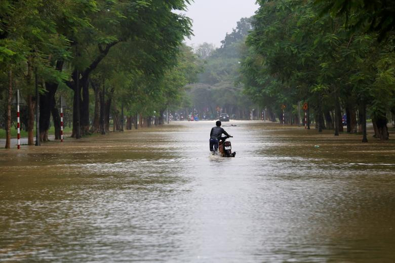 cuoc song vung lu o hue hoi an qua ong kinh phong vien nuoc ngoai