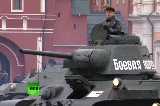 photo nga duyet binh hoanh trang dung dip 100 nam cach mang thang muoi