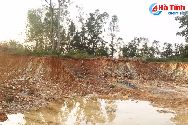 chu tich xa gia hanh thua nhan cho dn khai thac dat khi chua duoc phep