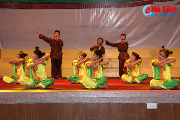 photo dac sac lien hoan tieng hat dan ca hoc duong nghi xuan