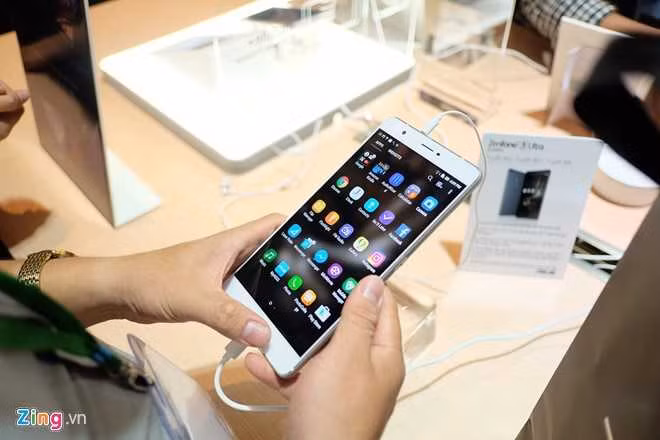 hon nua nguoi viet vay ngan hang de mua dien thoai dat tien