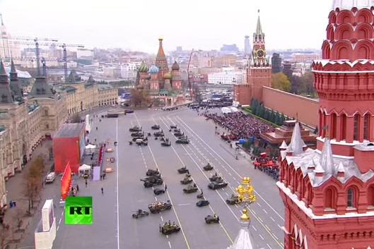 photo nga duyet binh hoanh trang dung dip 100 nam cach mang thang muoi