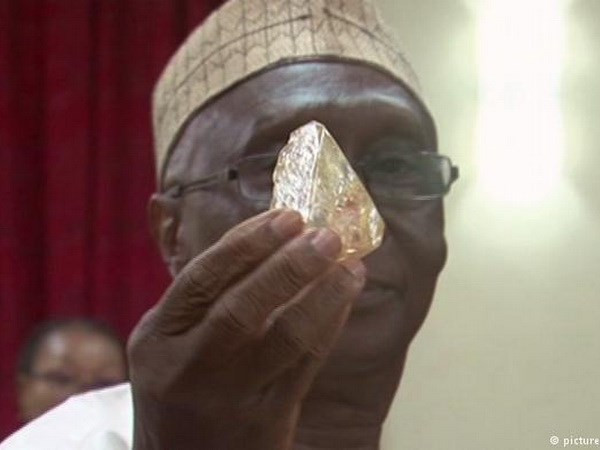 tim thay 1 vien kim cuong tho khong lo tai sierra leone